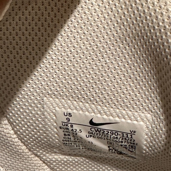 White High Top Nike Air Force Ones. Men’s size 9 - Picture 8 of 9